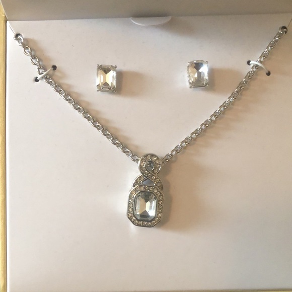 Necklace & earrings set! custom jewelry silver in color. - Picture 2 of 3